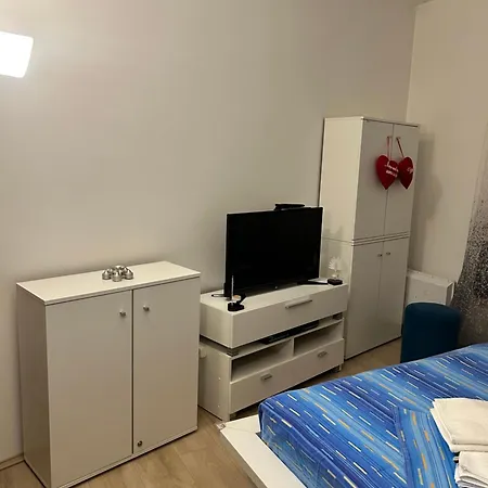Stan Na Dan Nis, Centar - Pravni Fakultet *
