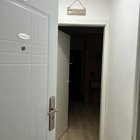 Stan Na Dan Nis, Centar - Pravni Fakultet
