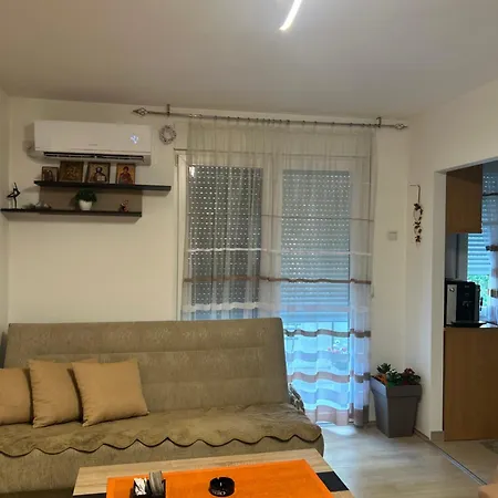 Stan Na Dan Nis, Centar - Pravni Fakultet Apartment